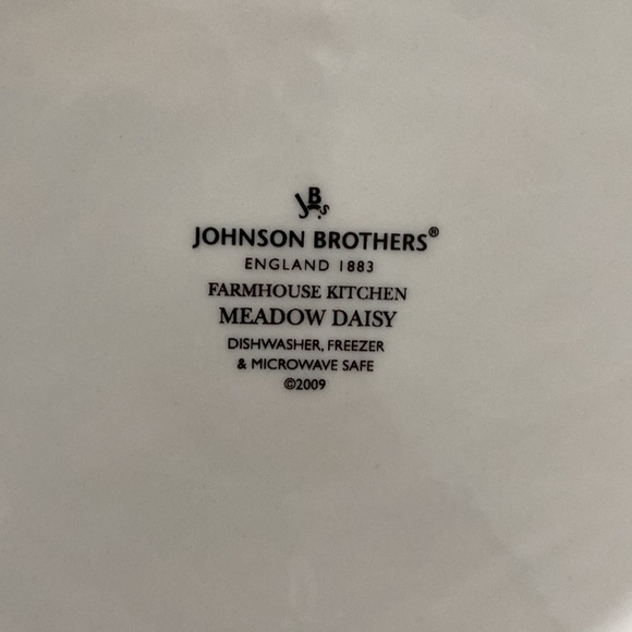 Johnson Brothers Dinner Plate - Picture 2 of 4